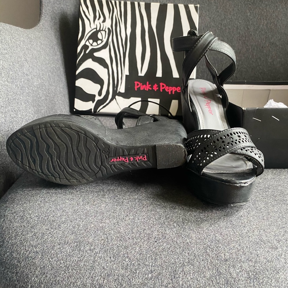 High sandals - Picture 2 of 4
